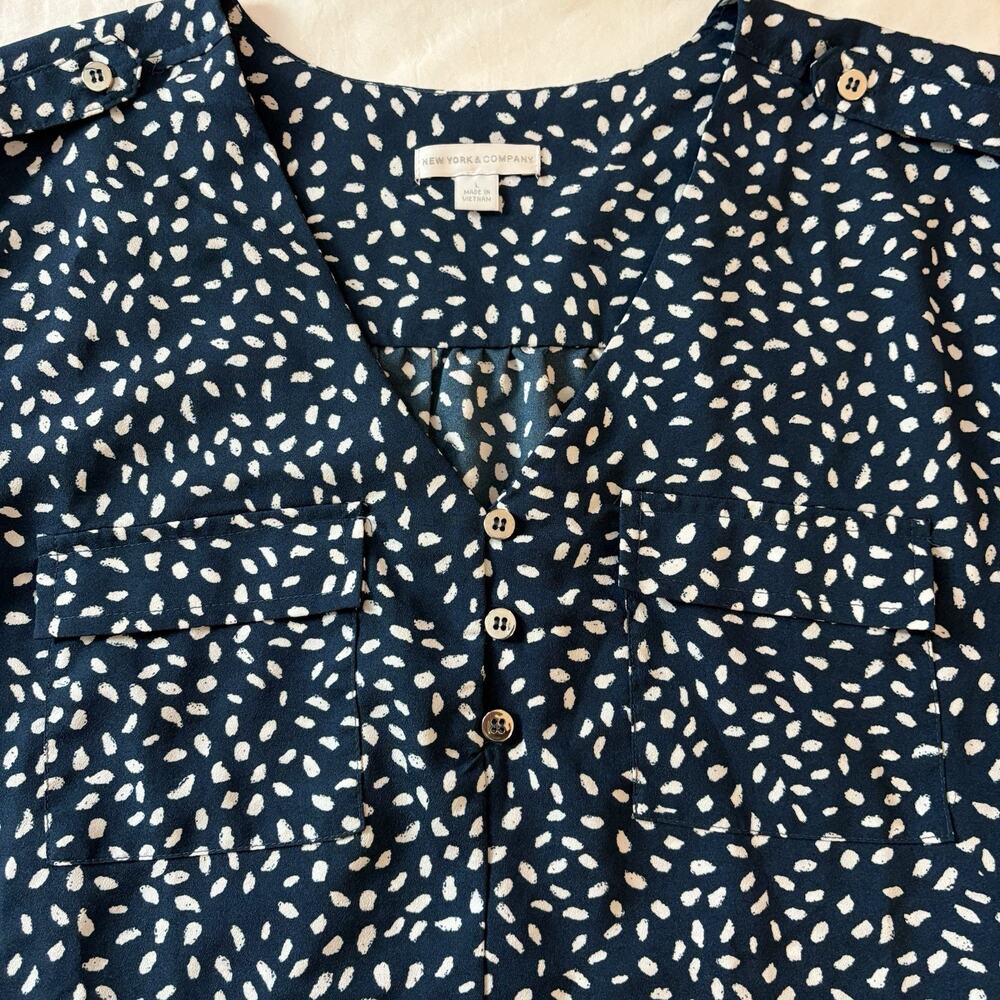 New York & Company Women’s Large Blue Polka Dot Sleeveless 3 Button Blouse - Picture 5 of 15